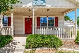 Building Photo - 1229 Windsor Park Dr
