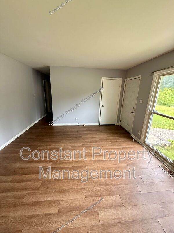 Building Photo - 3343 O'Hara Dr N