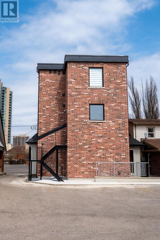 Building Photo - 5 Mill St N
