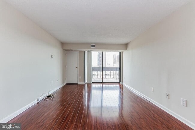 Foto del edificio - 5300 Holmes Run Pkwy