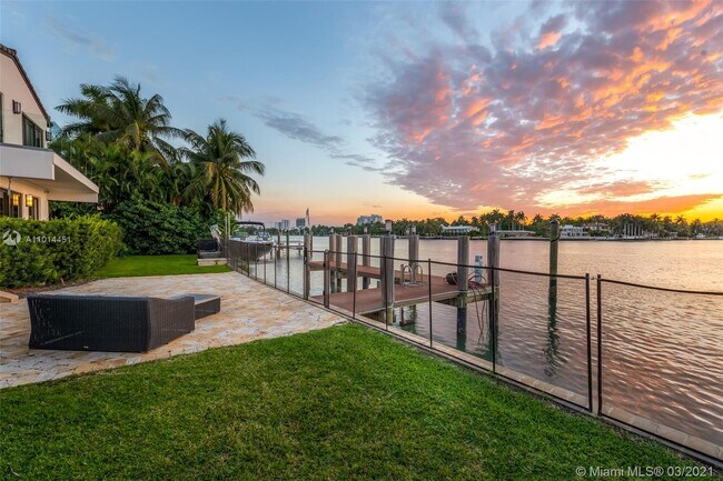 Foto del edificio - 2700 N Bay Rd