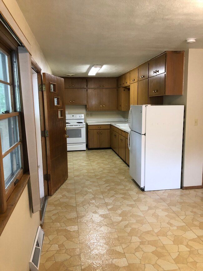 Kitchen - 417 Kimball Rd