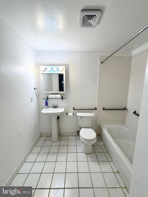 Building Photo - 1324 Locust St