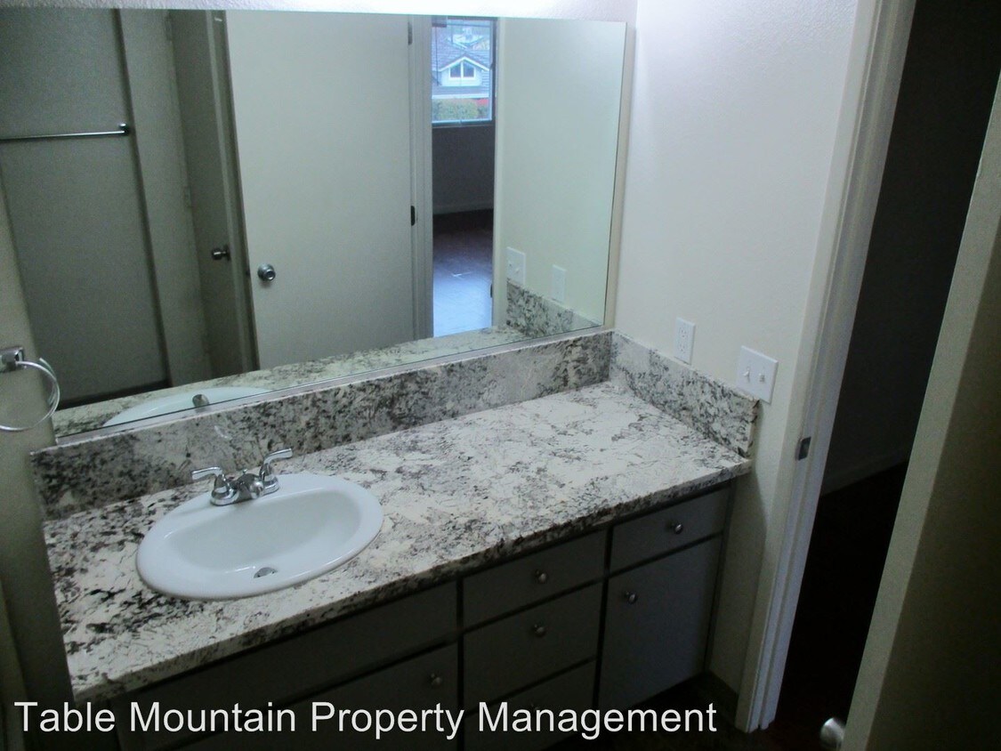 Foto del edificio - 2 br, 1 bath Apartment - 2999 Oro Dam Blvd  E