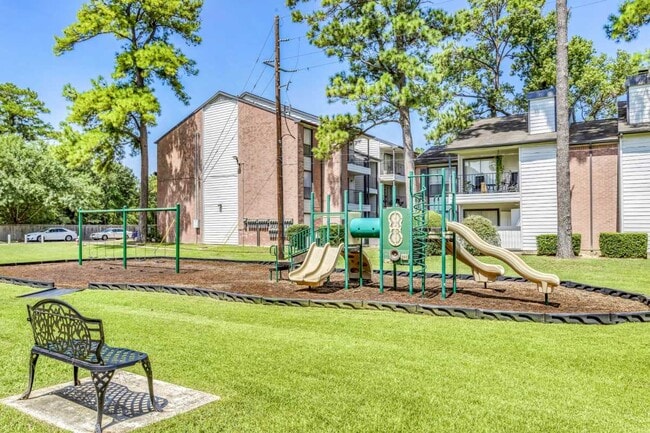 Building Photo - Brandon Oaks