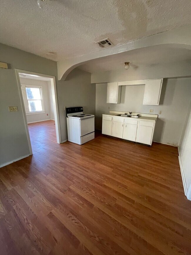 Foto del edificio - N J St. Duplex