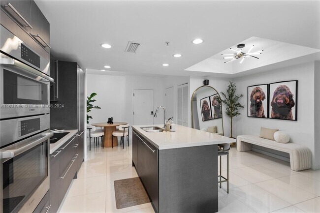 Foto del edificio - 7661 NW 107th Ave