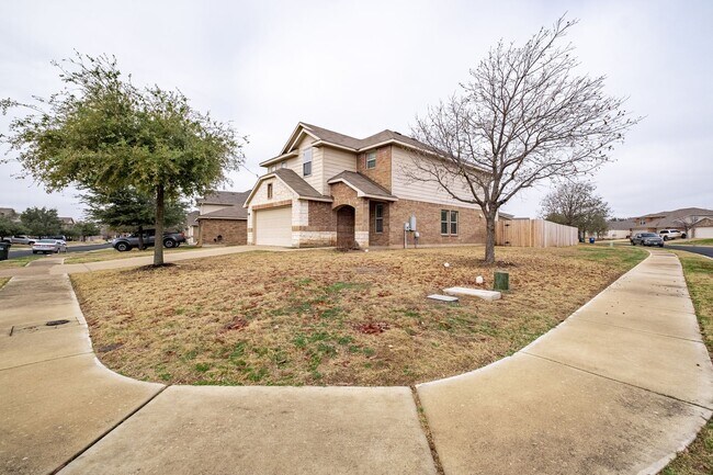 Building Photo - Spacious 4 Bedroom, 3 Bath, Corner Lot Hom...