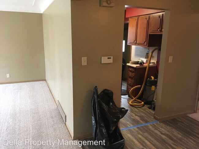 Building Photo - 3800-3802 Lindlavista Way