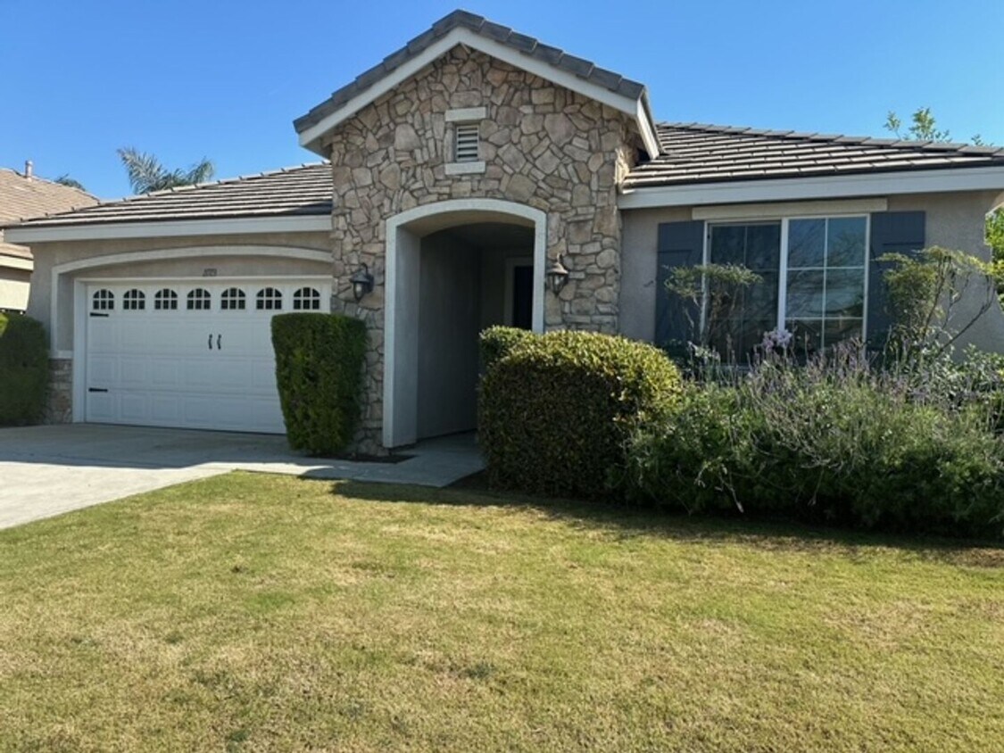 11713 Alton Manor Dr, Bakersfield, CA 93312 House Rental in