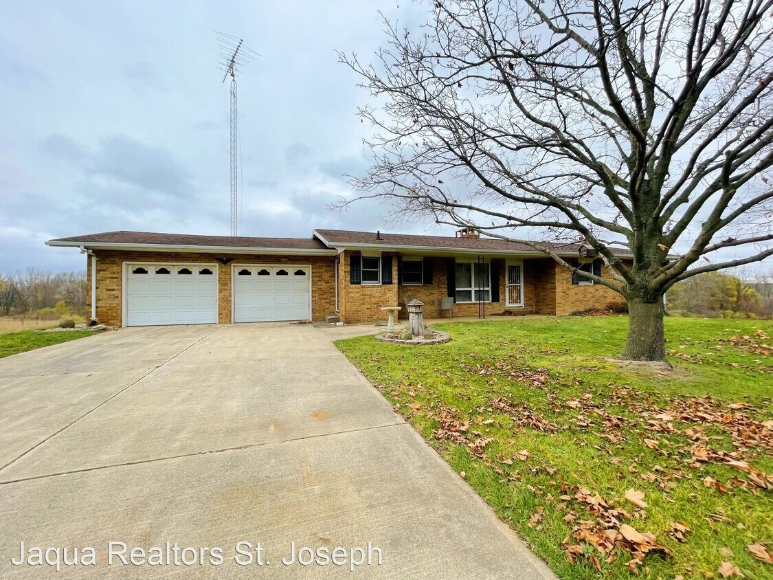 3 br, 1.5 bath House 6665 Angling Road House Rental in Coloma, MI