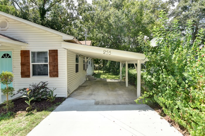 Building Photo - 255 Iroquois Street