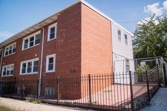 Building Photo - 3707 S Michigan Ave