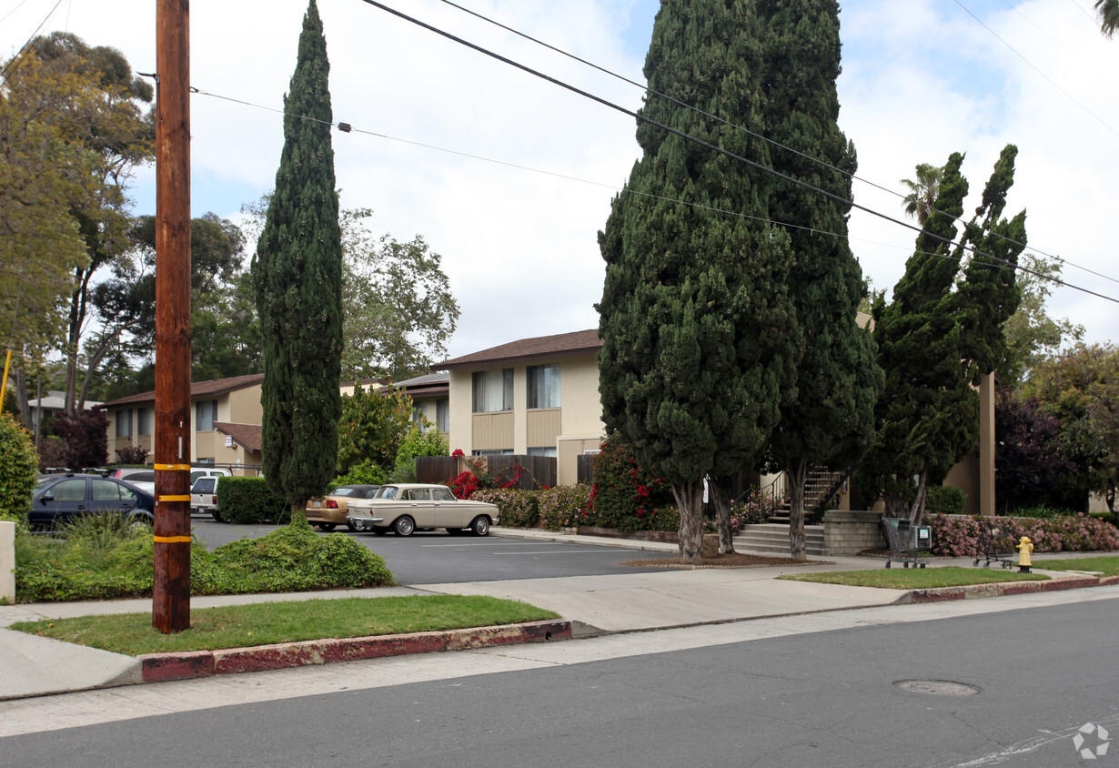 Primary Photo - Parkview Apartments