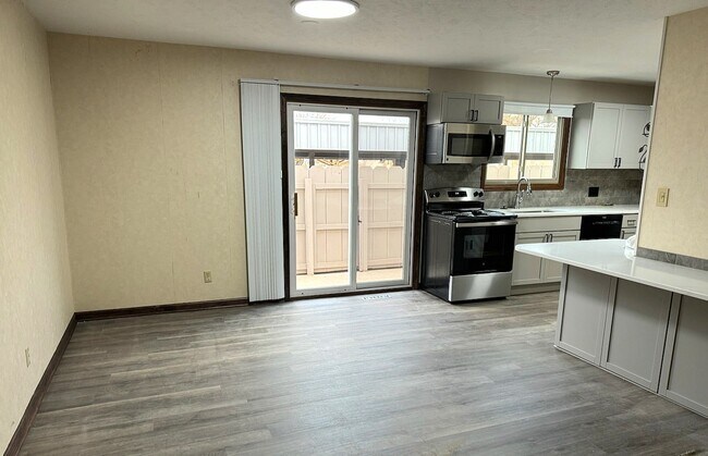 Building Photo - 1911 Glendale Rd