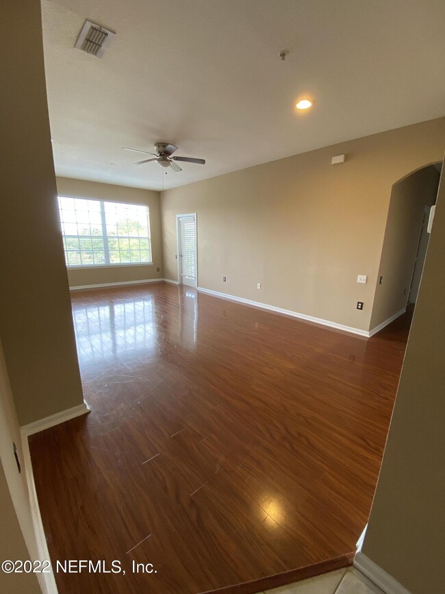 Building Photo - 7990 Baymeadows Rd