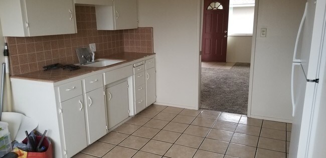 Building Photo - 1560 Valley View #17