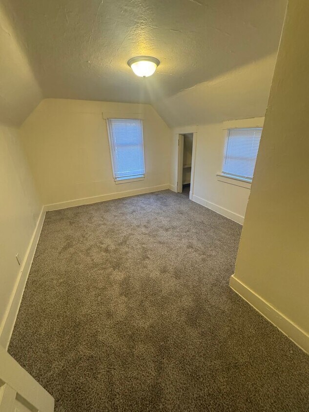 Building Photo - 1430 SW Polk St