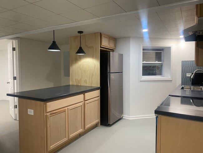 Building Photo - 2958 N Harding Ave