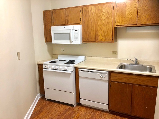 Building Photo - 1700 Wedgewood Dr