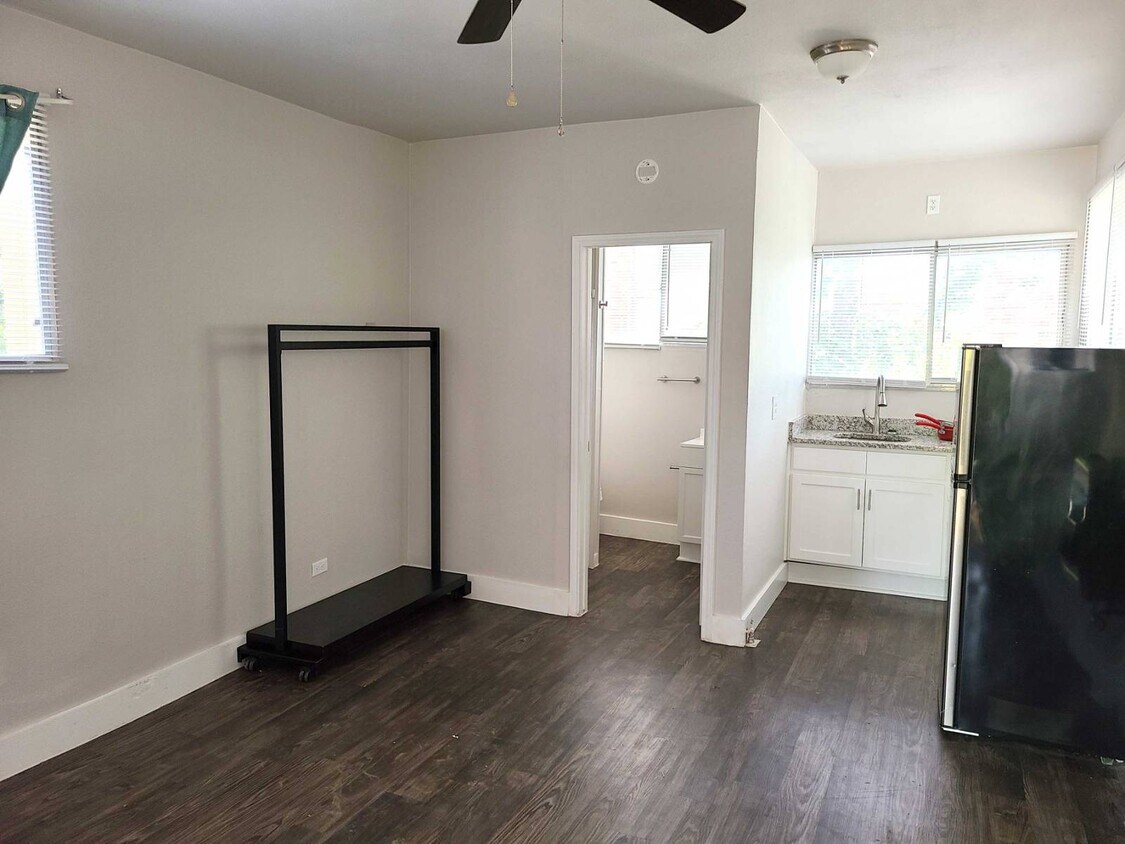 Foto principal - 1405 Moore St