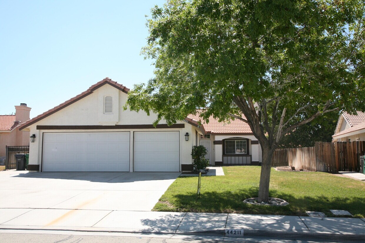 44211 Agave Cir, Lancaster, CA 93536 House Rental in Lancaster, CA