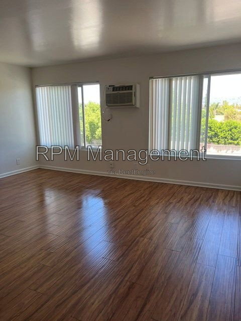 Building Photo - 20327 Saticoy St