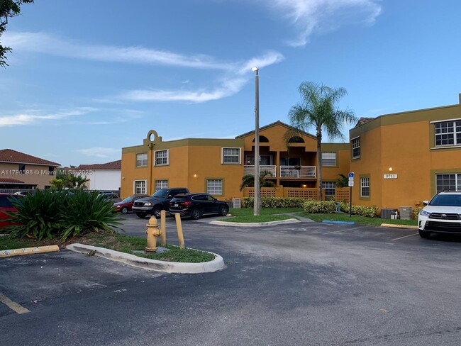 Foto del edificio - 9711 Fontainebleau Blvd