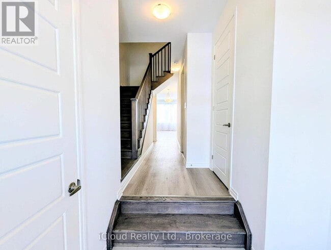 Photo du bâtiment - 1340 Hearns Pl