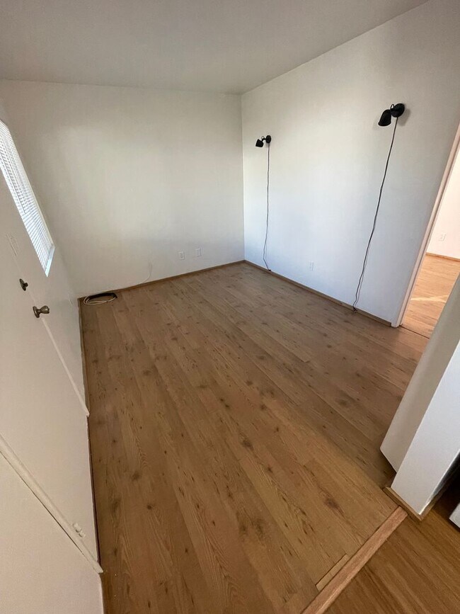 Foto del edificio - 4528-32 Bancroft St