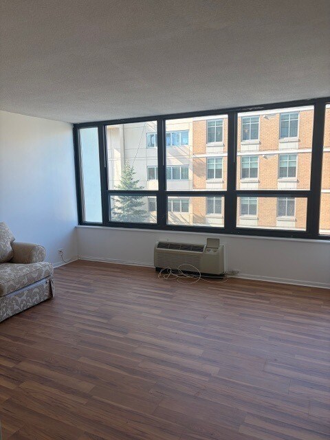Foto del edificio - 5100 N Marine Dr