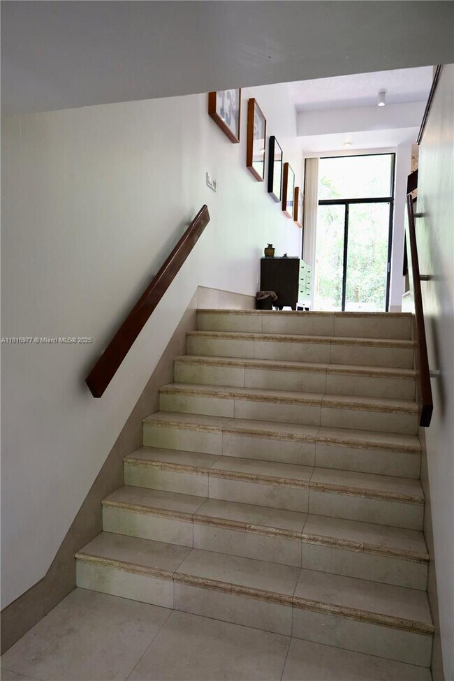 Foto del edificio - 2525 NE 135th St
