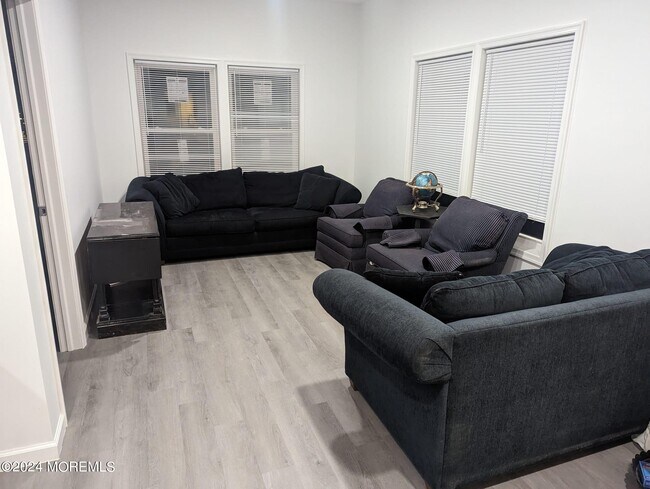 Building Photo - 1047 Stratton Pl