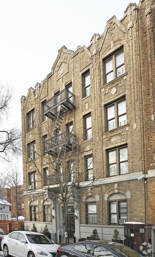 Primary Photo - 738 E 21st St