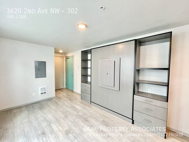 Building Photo - Amazing Location! Top Floor Fremont Studio...
