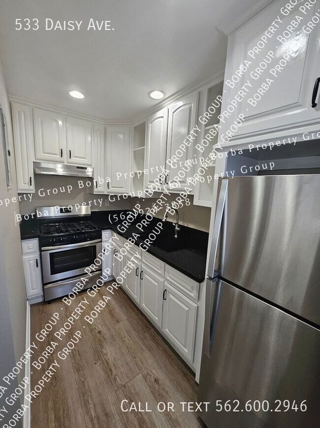Building Photo - **STUNNING 1 BEDROOM/1BATHROOM WITHIN A GA...