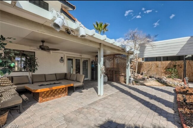 Building Photo - 5709 Avenida Silla