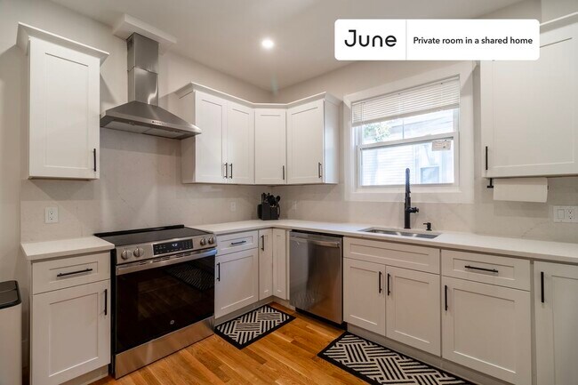 Foto del edificio - Room in Shared 5 bed/2 bath home in Roxbury