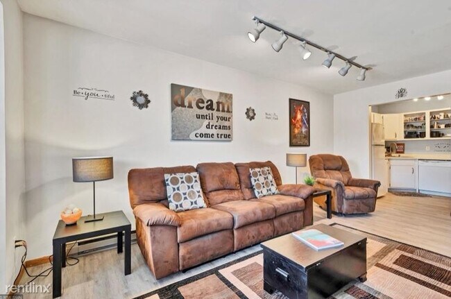 Foto del edificio - 2425 E Franklin Ave