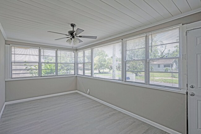 Foto del edificio - 1574 Steele St