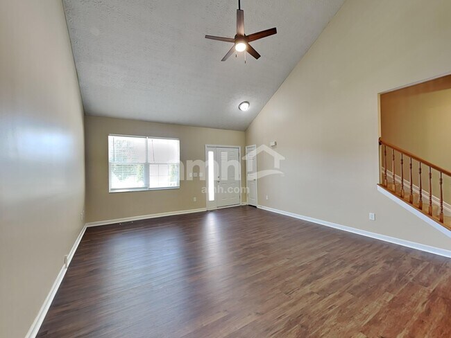 Foto del edificio - 402 Rolling Acre Dr