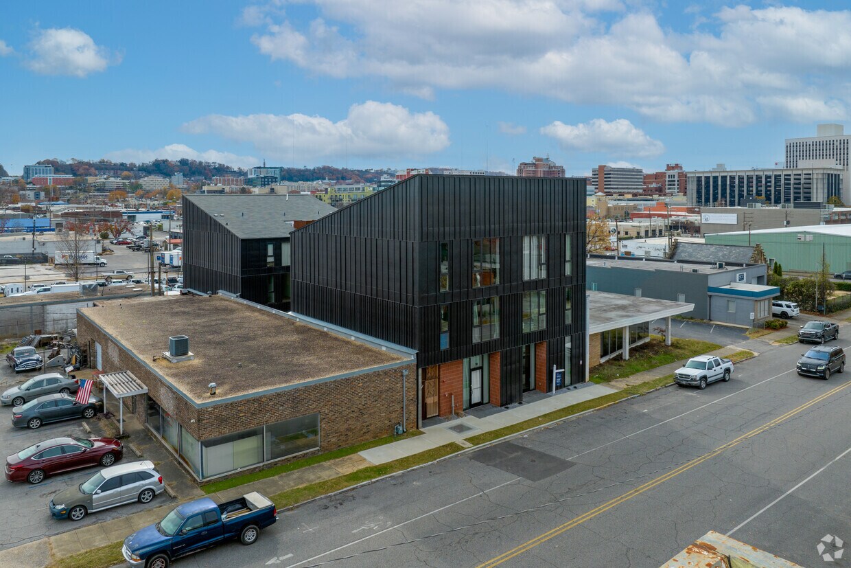 Building Photo - 2323 2nd Ave S