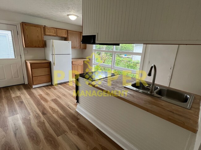 Foto del edificio - 4 bedroom, 1 bathroom house for rent