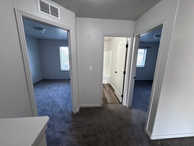 Building Photo - 673 N 2560 E