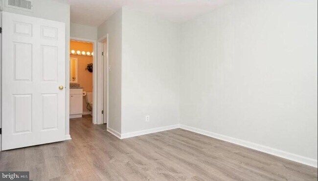Foto del edificio - 3306 Wyndham Cir