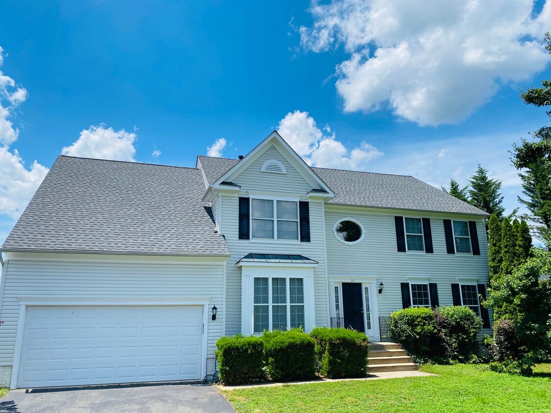 Primary Photo - HUGE HOME - STAFFORD LAKES VILLAGE