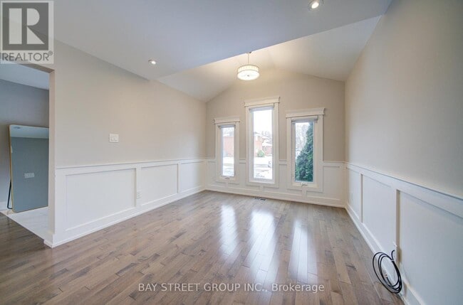 Building Photo - 1271 Greenwood Crescent