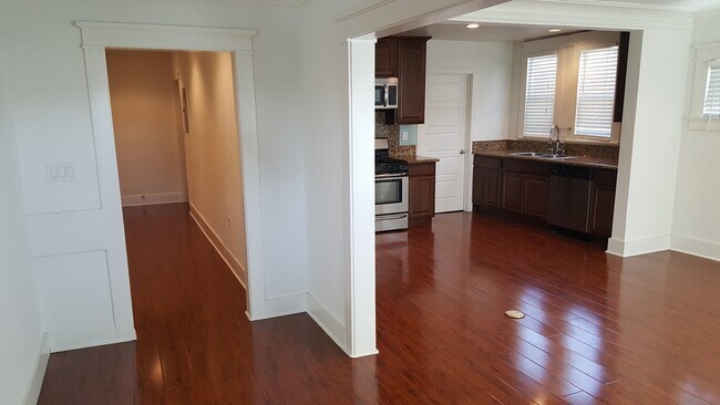 Hallway/Kitchen - 4857 Oakwood Ave