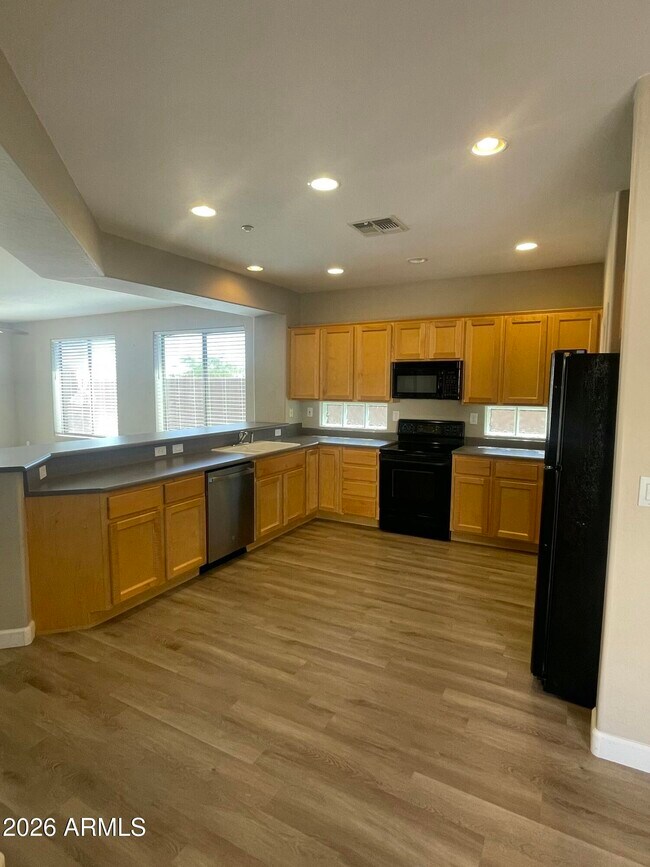 Building Photo - 41831 N Mill Creek Way