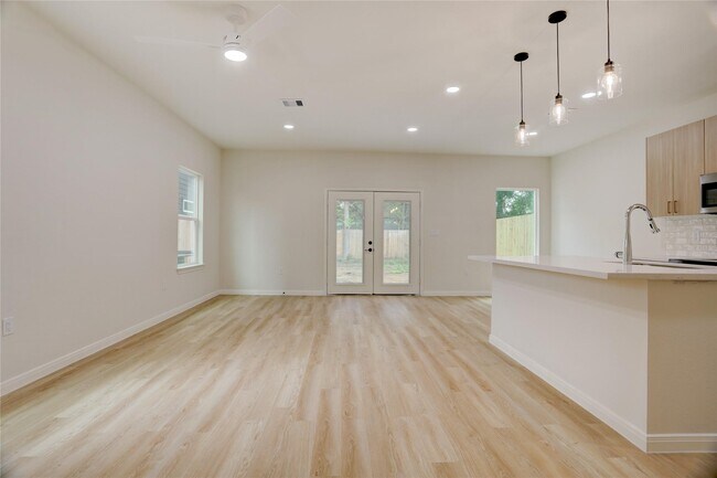 Building Photo - 8314 Williamsdell St